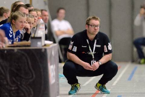 disappointed frustrated emotion Steffen Birkner coach HSG Blomberg Lippe GER HSG Bad Wildungen Vipers HSG Blomberg Lippe Handball 1 Bundesliga women 16 02 2019 GER HSG Bad Wildungen Vipers HSG Blomberg Lippe Handball 1 Liga women 16 02 2019 Bad Wildungen Copyright: xEIBNER RolandxSippelx EP_RSL