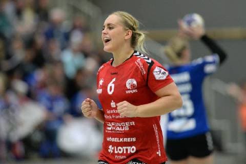 Cheers by Anouk Nieuwenweg HSG Bad Wildungen Vipers GER HSG Bad Wildungen Vipers HSG Blomberg Lippe Handball 1 Bundesliga Women 16 02 2019 GER HSG Bad Wildungen Vipers HSG Blomberg Lippe Handball 1 Liga Women 16 02 2019 Bad Wildungen Copyright: xEIBNER RolandxSippelx EP_RSL