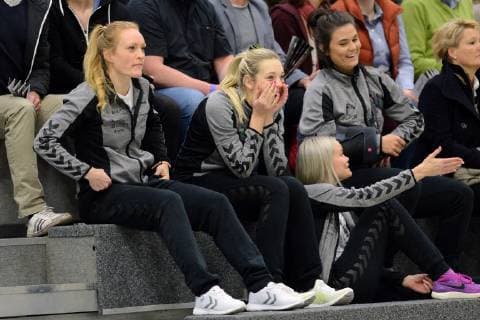 Injured players of the Vipers Romy Bachmann Morf Lisa Marie Prize Annika Busch and Maxime Struijs HSG Bad Wildungen Vipers L R GER HSG Bad Wildungen Vipers HSG Blomberg Lippe Handball 1 Bundesliga Women 16 02 2019 GER HSG Bad Wildungen Vipers HSG Blomberg Lippe Handball 1 Liga Women 16 02 2019 Bad Wildungen Copyright: xEIBNER RolandxSippelx EP_RSL