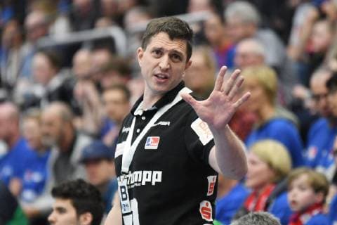 Jens Buerkle coach HBW Balingen Weilstetten discusses with one of the referees HBW Balingen Weilstetten vs. ASV Hamm Westfalen 2 Handball Bundesliga 22 Matchday 16 02 2019 HBW Balingen Weilstetten vs. ASV Hamm Westfalen 2 Handball Bundesliga 22 Matchday 16 02 2019 Balingen Copyright: xEIBNER Florian_Schustx EP_SCHUST