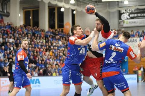 Rene Zobel HBW Balingen Weilstetten and Jona Schoch HBW Balingen Weilstetten stop Soeren Suedmeier ASV Hamm Westfalen HBW Balingen Weilstetten vs. ASV Hamm Westfalen 2 Handball Bundesliga 22 Matchday 16 02 2019 HBW Balingen Weilstetten vs. ASV Hamm Westfalen 2 Handball Bundesliga 22 Matchday 16 02 2019 Balingen Copyright: xEIBNER Florian_Schustx EP_SCHUST