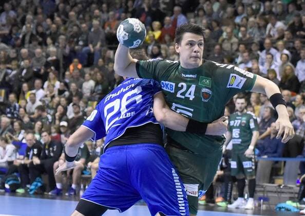 17 02 2019 xlakx Handball HBL Fuechse Berlin VfL Gummersbach emspor v l Stanislav Zhukov VfL Gummersbach 26 at the ball Frederik Simak Fuechse Berlin 24 Berlin