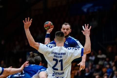 Handball 2 Bundesliga Men Season 2018 2019 Dessau Rosslauer HV 06 VfL Lübeck Schwartau Jan Schult 19 VfL Lübeck Schwartau on Ball Philip Jungemann 21 Dessau Rosslauer HV 06 during Season 2018 2019 in Handball 2 Bundesliga Men between Dessau Rosslauer HV 06 and VfL Lübeck Schwartau in the Anhalt Arena on 17 February 2019 in Bauhausstadt Dessau Sachsen Anhalt Saxony Anhalt Germany Germany