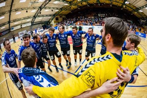 Handball 2 Bundesliga Men Season 2018 2019 Dessau Rosslauer HV 06 VfL Lübeck Schwartau VfL Lübeck Schwartau cheering during the season 2018 2019 in the Handball 2 Bundesliga Men between Dessau Rosslauer HV 06 and VfL Lübeck Schwartau in the Anhalt Arena on 17 February 2019 in Bauhausstadt Dessau Sachsen Anhalt Saxony Anhalt Germany Germany