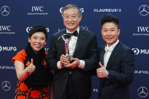 (190219) -- MONACO, Feb. 19, 2019 -- Chinese climber Xia Boyu (C) shows the trophy with Laureus Academy members Deng Yaping (L) and Li Xiaopeng after winning the Laureus Sporting Moment of the Year at the 2019 Laureus World Sports Awards ceremony in Monaco, Feb. 18, 2019. The 2019 Laureus World Sports Awards were unveiled in Monaco on Monday. ) (SP)MONACO-WORLD SPORTS AWARDS ZhengxHuansong 
