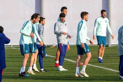 Atletico Madrid s head coach Diego Simeone (C) leads a training session at Wanda center, in Majadahonda, Madrid, Spain, 19 February 2019. Atletico Madrid will face Juventus in the UEFA Champions League round of 16 first leg soccer match on 20 February 2019. Atletico Madrid training !ACHTUNG: NUR REDAKTIONELLE NUTZUNG!  Copyright: xRodrigoxJimenezx GRAF147 20190219-636861985947572770