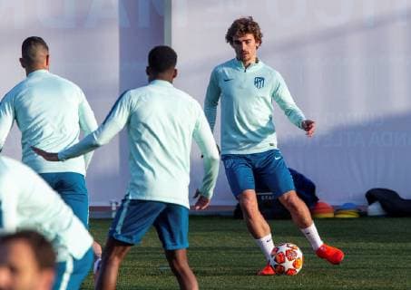 Atletico Madrid s Antoine Griezmann (R) participates in a training session at Wanda center, in Majadahonda, Madrid, Spain, 19 February 2019. Atletico Madrid will face Juventus in the UEFA Champions League round of 16 first leg soccer match on 20 February 2019. Atletico Madrid training !ACHTUNG: NUR REDAKTIONELLE NUTZUNG!  Copyright: xRodrigoxJimenezx GRAF149 20190219-636861989791621219