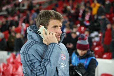 Thomas Mueller 25 FC Bayern Muenchen phones Liverpool FC vs. FC Bayern Muenchen Football Champions League Round of 16 19 02 2019 Liverpool Liverpool England Copyright: xkolbert-press ChristianxKolbertx
