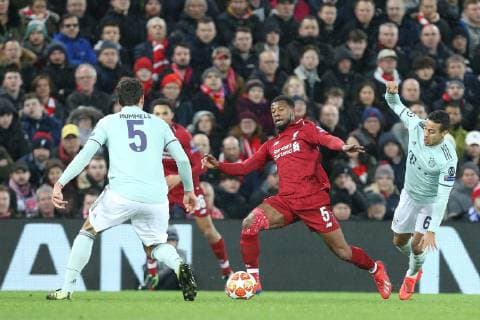 l r in duel action with Mats Hummels 5 FC Bayern Muenchen Georginio Wijnaldum 5 Liverpool FC and Thiago Alcantara 6 FC Bayern Muenchen Liverpool FC vs. FC Bayern Muenchen Football Champions League Round of 16 19 02 2019 Liverpool Liverpool England Copyright: xkolbert-press ChristianxKolbertx