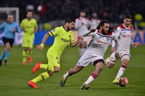 Jason Denayer (lyon) vs Luis Suarez (barcelone) FOOTBALL : Lyon vs Barcelone - 8e de finale aller - Ligue des Champions - 19 02 2019 FredericChambert Panoramic 