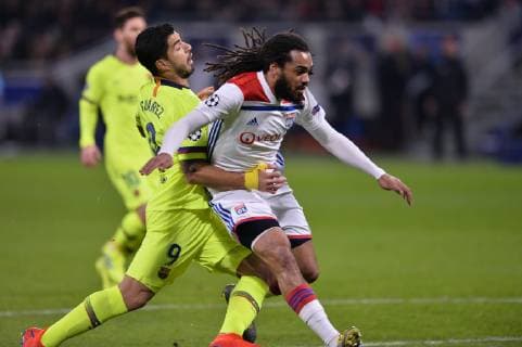 Jason Denayer (lyon) vs Luis Suarez (barcelone) FOOTBALL : Lyon vs Barcelone - 8e de finale aller - Ligue des Champions - 19 02 2019 FredericChambert Panoramic 