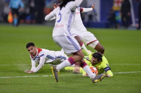 Houssem Aouar (lyon) vs Lionel Messi (bercelone) FOOTBALL : Lyon vs Barcelone - 8e de finale aller - Ligue des Champions - 19 02 2019 FredericChambert Panoramic 