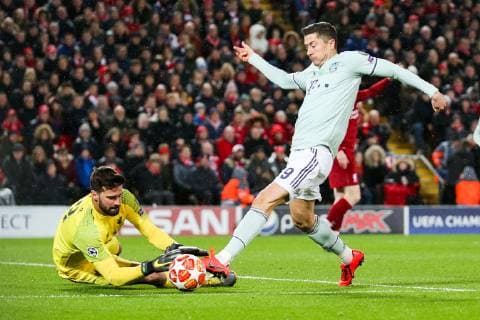v left in the duel ÊAlisson FC Liverpool and Robert Lewandowski FC Bayern Muenchen GER UEFA Champions League Round of 16 FC Liverpool FC Bayern Muenchen 19 02 2019 Liverpool Copyright: xTomxWellerx xEibner-Pressefotox EP_twr