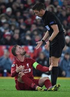 19 02 2019 xkvx Football UEFA Champions League FC Liverpool FC Bayern Munich emspor v l Jordan Henderson FC Liverpool injured injury DFL DFB REGULATIONS PROHIBIT ANY USE OF PHOTOGRAPHS as IMAGE SEQUENCES and or QUASI VIDEO Liverpool