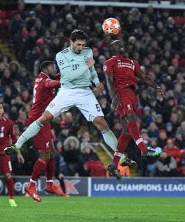 19 02 2019 xkvx Football UEFA Champions League FC Liverpool FC Bayern Muenchen emspor v l Georgino Wijnaldum FC Liverpool Mats Hummels FC Bayern Muenchen Naby Keita FC Liverpool DFL DFB REGULATIONS PROHIBIT ANY USE OF PHOTOGRAPHS as IMAGE SEQUENCES and or QUASI VIDEO Liverpool