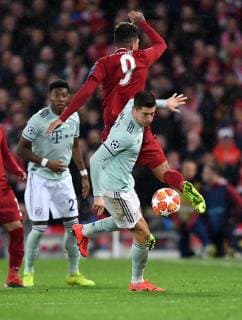 FOOTBALL CHAMPIONS LEAGUE SAISON 2018 2019 ACHTELFINAL HINSPIEL FC Liverpool FC Bayern Muenchen 19 02 2019 Robert Lewandowski of FC Bayern Muenchen against Roberto Firmino behind FC Liverpool