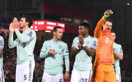 FOOTBALL CHAMPIONS LEAGUE SAISON 2018 2019 ACHTELFINAL HINSPIEL FC Liverpool FC Bayern Muenchen 19 02 2019 Mats Hummels Thiago Alcantara David Alaba and goalkeeper Manuel Neuer v l all FC Bayern Muenchen thank the fans after the final whistle
