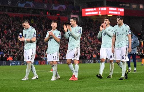 FOOTBALL CHAMPIONS LEAGUE SAISON 2018 2019 ACHTELFINAL HINSPIEL FC Liverpool FC Bayern Muenchen 19 02 2019 Niklas Suele Joshua Kimmich Robert Lewandowski Mats Hummels and Javi Martinez Javier v l all FC Bayern Muenchen thank the fans after the final whistle