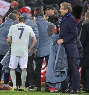19 02 2019 Football UEFA Champions League 2018 2019 Round of 16 FC Liverpool FC Bayern Munich Anfield Stadium in Liverpool England After the final whistle coach Niko Kovac FC Bayern Munich discuss with coach Jürgen Klopp re FC Liverpool DFL and DFB regulations prohibit any use of photographs as image sequences and or quasi video