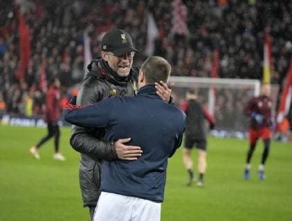 19 02 2019 Football UEFA Champions League 2018 2019 Round of 16 FC Liverpool FC Bayern Munich Anfield Stadium in Liverpool England England Before the match hugs coach Jürgen Klopp li FC Liverpool still Franck Ribery FC Bayern Munich DFL and DFB regulations prohibit any use of photographs as image sequences and or quasi video
