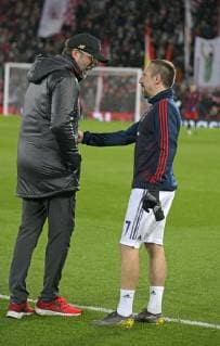 19 02 2019 Soccer UEFA Champions League 2018 2019 Round of 16 FC Liverpool FC Bayern Munich Anfield Stadium in Liverpool England England Before the match coach Jürgen Klopp li FC Liverpool still talks to Franck Ribery FC Bayern Munich DFL and DFB regulations prohibit any use of photographs as image sequences and or quasi video