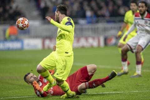 Lyon x Barcelona LYON, LY - 19.02.2019: LYON X BARCELONA - Messi almost scored the first goal of the game during the match between Lyon and Barcelona held at Parc Olympique Lyonnais in Lyon. The match is valid for the octaves of the Champions League 2018 2019. (Photo: Richard Callis Fotoarena) x1683553x  RichardxCallis