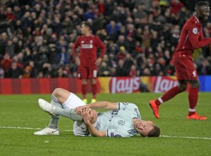19 02 2019 Football UEFA Champions League 2018 2019 Round of 16 FC Liverpool FC Bayern München Anfield Stadium in Liverpool England Joshua Kimmich FC Bayern München am Boden DFL and DFB regulations prohibit any use of photographs as image sequences and or quasi video