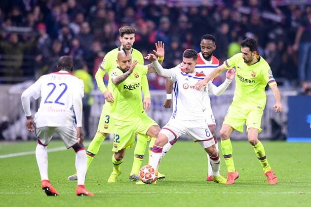 22 ARTURO VIDAL (BAR) - 03 GERARD PIQUE (BAR) - 09 MOUSSA DEMBELE (OL) - 08 HOUSSEM AOUAR (OL) - 05 SERGIO BUSQUETS (BAR) FOOTBALL : Lyon vs Barcelone - Ligue des Champions - 19 02 2019 FEP Panoramic 