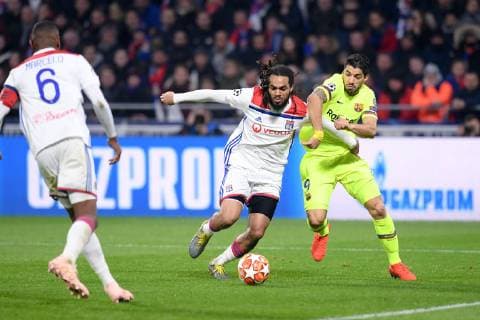 09 LUIS SUAREZ (BAR) - 05 JASON DENAYER (OL) FOOTBALL : Lyon vs Barcelone - Ligue des Champions - 19 02 2019 FEP Panoramic 