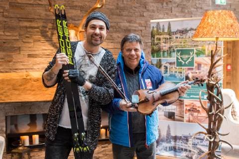 Sport Bilder des Tages NORDIC SKIING - FIS Nordic World Ski Championships Seefeld 2019 SEEFELD,AUSTRIA,20.FEB.19 - NORDIC SKIING - FIS Nordic World Ski Championships Seefeld 2019, side event, photocell Garrett Schroecksnadel. Image shows violinist David Garrett and president Peter Schroecksnadel (OESV). GEPAxpictures xDanielxGoetzhaber