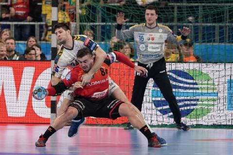 v li Marko Mamic Kielce 24 Jannik Kohlbacher RNL 80 Filip Ivic Goalkeeper Kielce 16 Duel Duel tackle tackling Dynamic Action Action Handball Champions League Rhein Neckar Löwen PGE Vive Kielce xozx