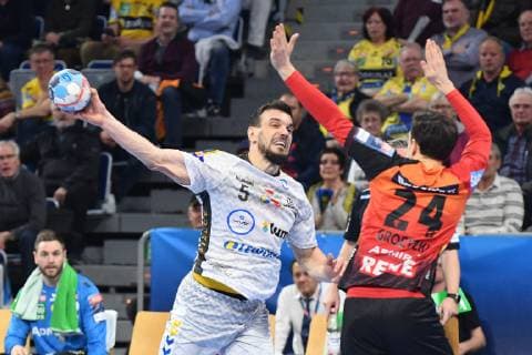 Rhein Neckar Loewen PGE Vive Kielce Kielce Michal Jurecki against Rhein Neckar Loewe Patrick Groetzki No 24 at the match in the Champions League Rhein Neckar Loewen PGE Vive Kielce Mannheim 20 02 19 Handball Champions League Group Phase Mannheim Baden Wuerttemberg Germany SAP Arena