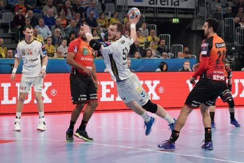 v li Krzysztof Lijewski Kielce 19 Mads Mensah Larsen RNL 22 Artsem Karalek Kielce 50 Ilija Abutovic RNL 20 Action Action Scene Handball Champions League Rhein Neckar Löwen PGE Vive Kielce xozx