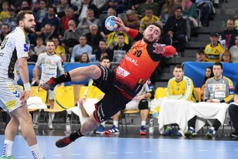 Rhein Neckar Loewen PGE Vive Kielce Rhein Neckar Loewe Jannik Kohlbacher No 80 during his throw at the match in the Champions League Rhein Neckar Loewen PGE Vive Kielce Mannheim 20 02 19 Handball Champions League Group Phase Mannheim Baden Wuerttemberg Germany SAP Arena