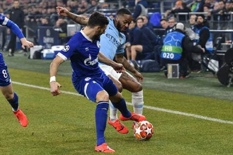 GER CL FC Schalke 04 vs Manchester City 20 02 2019 Veltins Arena Gelsenkirchen GER CL FC Schalke 04 vs Manchester City DFL regulations prohibit any use of photographs as image sequences and or quasi video in picture v left in duel Daniel Caligiuri 18 FC Schalke 04 Jeffrey Bruma 27 Manchester City nph Mauelshagen nph00321