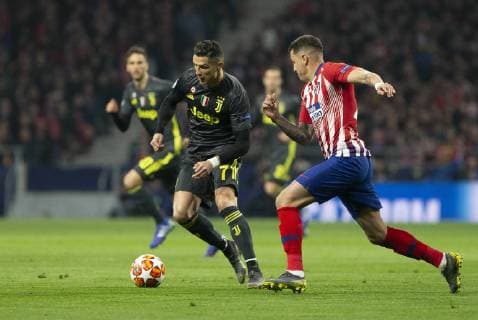 Cristiano Ronaldo of Juventus and Jose Gimenez of Atletico de Madrid during the UEFA Champions League 2018 19 Round of 16 First Leg match between Atletico de Madrid and Juventus at Wanda Metropolitano Stadium in Madrid on January 20 2019 Photo by Guille M Cordon Press Cordon Press  xGuillermoxMartinezx xUEFAxChampionsxLeaguex2018 19:xAtleticoxdexMadridxvsxJuventusx
