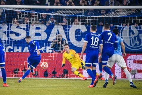 20 02 2019 xkvx Football UEFA Champions League FC Schalke 04 Manchester City emspor v l Goal scored goal to 1 1 by Nabil Bentaleb S04 Schalke 04 by penalty DFL DFL REGULATIONS PROHIBIT ANY USE OF PHOTOGRAPHS as IMAGE SEQUENCES and or QUASI VIDEO Gelsenkirchen