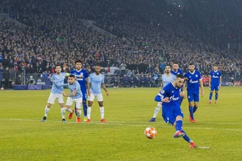 GELSENKIRCHEN, Veltins Arena, 20-02-2019 , season 2018 2019 , UEFA Champions League. Schalke 04 player Nabil Bentaleb (r) scores 1-1 during the match Schalke - Manchester City Schalke - Manchester City  x2837651x