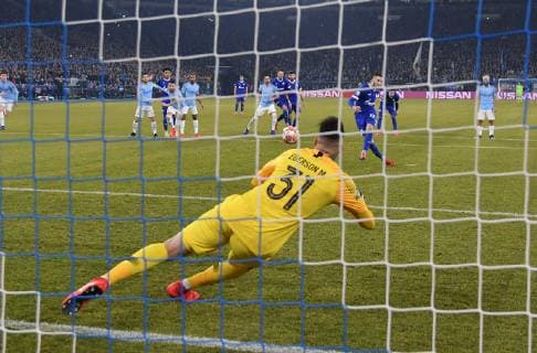 20 02 2019 Football UEFA Champions League Season 2018 2019 Round of sixteen first leg FC Schalke 04 Manchester City Nabil Bentaleb Schalke 04 converted against goalkeeper Ederson Manchester City the penalty to 1 1 Team2