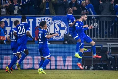 20 02 2019 xkvx Soccer UEFA Champions League FC Schalke 04 Manchester City emspor v l Goal celebration celebrate the goal to 2 1 by Nabil Bentaleb S04 Schalke 04 by penalty DFL DFL REGULATIONS PROHIBIT ANY USE OF PHOTOGRAPHS as IMAGE SEQUENCES and or QUASI VIDEO Gelsenkirchen
