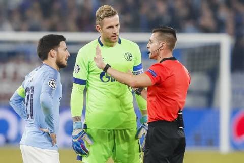 GELSENKIRCHEN, Veltins Arena, 20-02-2019 , season 2018 2019 , UEFA Champions League. Manchester City player David Silva (L). Schalke 04 goalkeeper Ralf Fahrmann (M) and referee Carlos Del Cerro Grande (R) discussing about VAR decision for penalty Schalke during the match Schalke - Manchester City Schalke - Manchester City  x2837735x