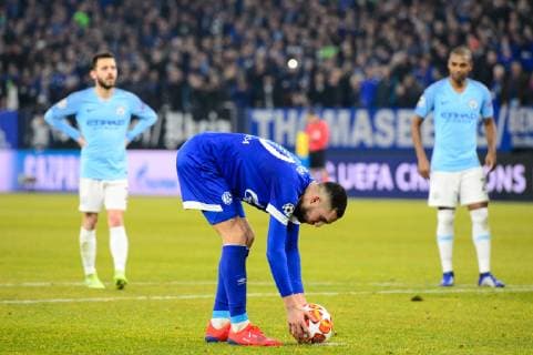 GER UEFA Champions League Round of 16 FC Schalke 04 vs Manchester City 20 02 2019 VELTINS Arena Gelsenkirchen Germany GER UEFA Champions League Round of 16 FC Schalke 04 vs Manchester City DFL REGULATIONS PROHIBIT ANY USE OF PHOTOGRAPHS AS IMAGE SEQUENCES AND OR QUASI VIDEO in picture Nabil Bentaleb 10 Schalke gets the ball to the penalty nordphotox xKurth nph00016