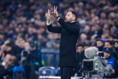 20 02 2019 xkvx football UEFA Champions League FC Schalke 04 Manchester City emspor v l coach Domenico Tedesco S04 Schalke 04 gives instruction gesticulated with arms gesticulate gives instructions gesticulate DFL DFB REGULATIONS PROHIBIT ANY USE OF PHOTOGRAPHS as IMAGE SEQUENCES and or QUASI VIDEO Gelsenkirchen