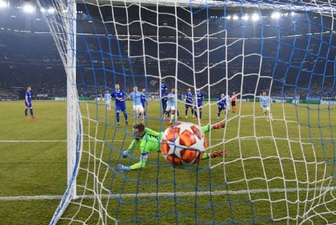 20 02 2019 Football UEFA Champions League Season 2018 2019 Round of sixteen first leg FC Schalke 04 Manchester City Leroy Sane Manchester City rear verd scored with this free kick the goal to 2 2 Team2