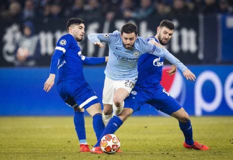 Gelsenkirchen 20 02 2019 Suat Serdar S04 Bernardo Silva City Daniel Caligiuri S04 FC Schalke 04 Manchester City