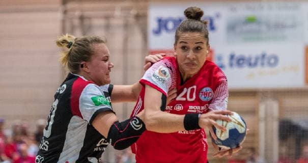 20 02 2019 Bad Langensalza Handball Bundesliga Womens Season 2018 2019 THC Erfurt Bad Langensalza HSG Bensheim Auerbach v l Caroline Thomas 10 HSG Bensheim Auerbach und Emily Bölk 20 Thuringer HC