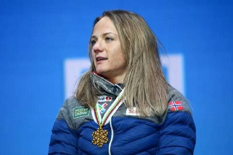 Nordische Ski WM in Seefeld, Langlauf Sprint Damen, Siegerehrung NORDIC SKIING - FIS Nordic World Ski Championships Seefeld 2019 SEEFELD,AUSTRIA,22.FEB.19 - NORDIC SKIING, CROSS COUNTRY SKIING - FIS Nordic World Ski Championships, medal plaza, award ceremony, sprint, ladies. Image shows Maiken Caspersen Falla (NOR). Keywords: medal. GEPAxpictures xCh.xKelemen