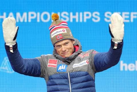 Nordische Ski WM in Seefeld, Langlauf Sprint Herren, Siegerehrung TYROL, AUSTRIA - FEBRUARY 22, 2019: Gold medal winner Johannes Hoesflot Klaebo of Norway waves during the victory ceremony for the men s 1.6km sprint free final at the 2019 FIS Nordic World Ski Championships in Seefeld, Tyrol, Austria. Sergei Bobylev TASS  TS0A1F9A
