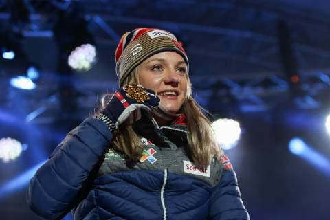 Nordische Ski WM in Seefeld, Langlauf Sprint Damen, Siegerehrung NORDIC SKIING - FIS Nordic World Ski Championships Seefeld 2019 SEEFELD,AUSTRIA,22.FEB.19 - NORDIC SKIING, CROSS COUNTRY SKIING - FIS Nordic World Ski Championships, medal plaza, award ceremony, sprint, ladies. Image shows Maiken Caspersen Falla (NOR). Keywords: medal.. GEPAxpictures xChristianxWalgram