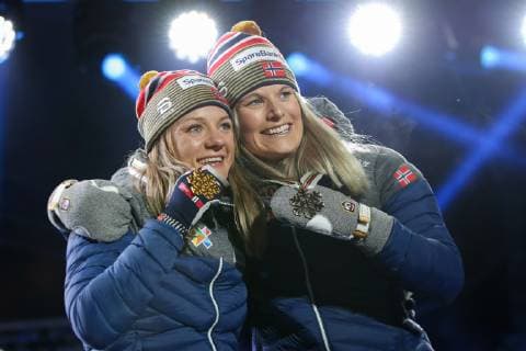 Nordische Ski WM in Seefeld, Langlauf Sprint Damen, Siegerehrung NORDIC SKIING - FIS Nordic World Ski Championships Seefeld 2019 SEEFELD,AUSTRIA,22.FEB.19 - NORDIC SKIING, CROSS COUNTRY SKIING - FIS Nordic World Ski Championships, medal plaza, award ceremony, sprint, ladies. Image shows Maiken Caspersen Falla (NOR) and Mari Eide (NOR). Keywords: medal.. GEPAxpictures xChristianxWalgram